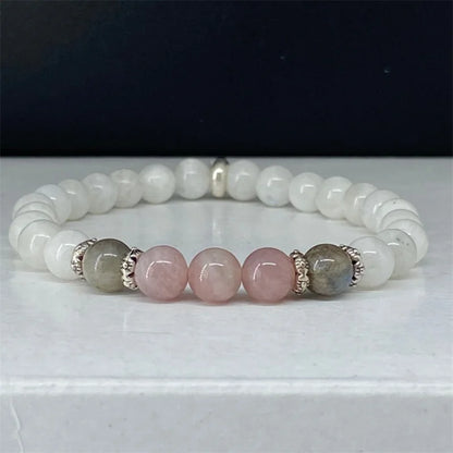 SoulTrio™ – Pulseira Espiritual com Pedra da Lua, Labradorita e Quartzo Rosa.
Três pedras, uma jornada: calma, renascimento e amor próprio em cada detalhe