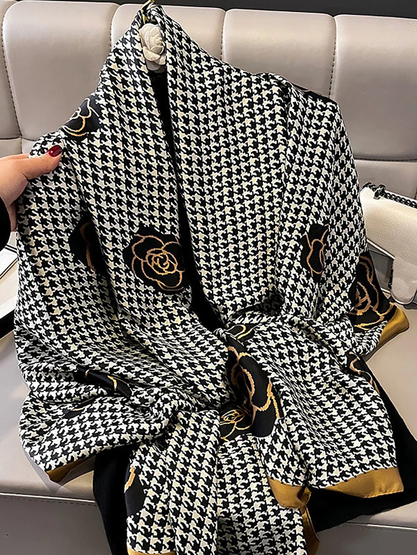 LuxeBreeze Shaw
